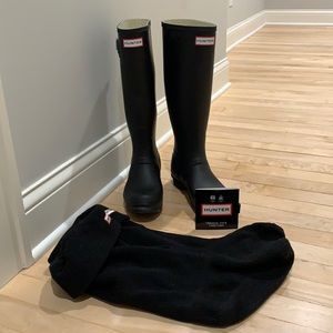 Hunter black - high boots with sock inserts 6m/7f